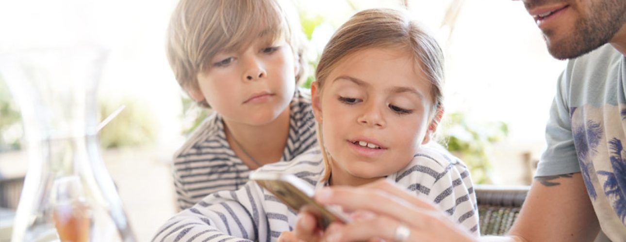Bib and Coffee Un endroit aménagé pour les enfants permettra aux plus grands de finir de manger sereinement
